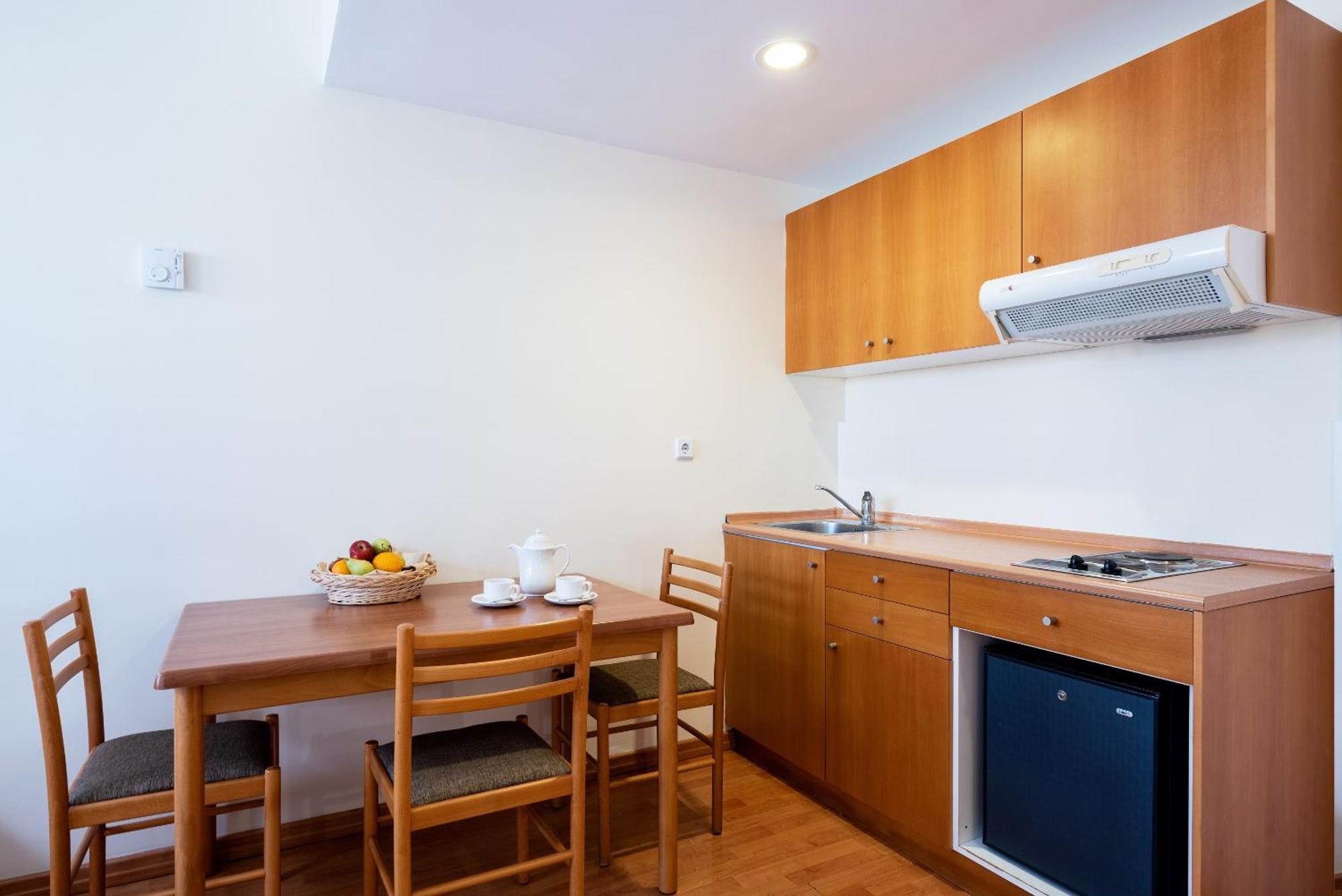 Hotel Angela Downtown 3*
